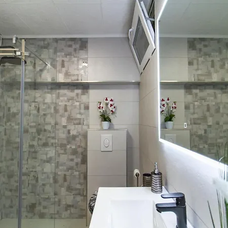 Veronika Apartment *