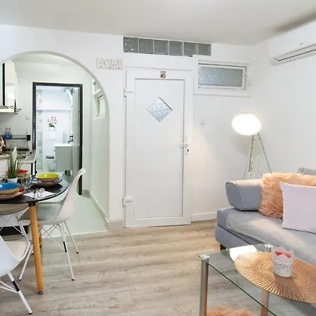 Veronika Apartment *